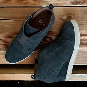 Women’s L. Paolo Felicia Size 8.5 M Wedge Sneaker Grayish blue-ish Camo Side Zip